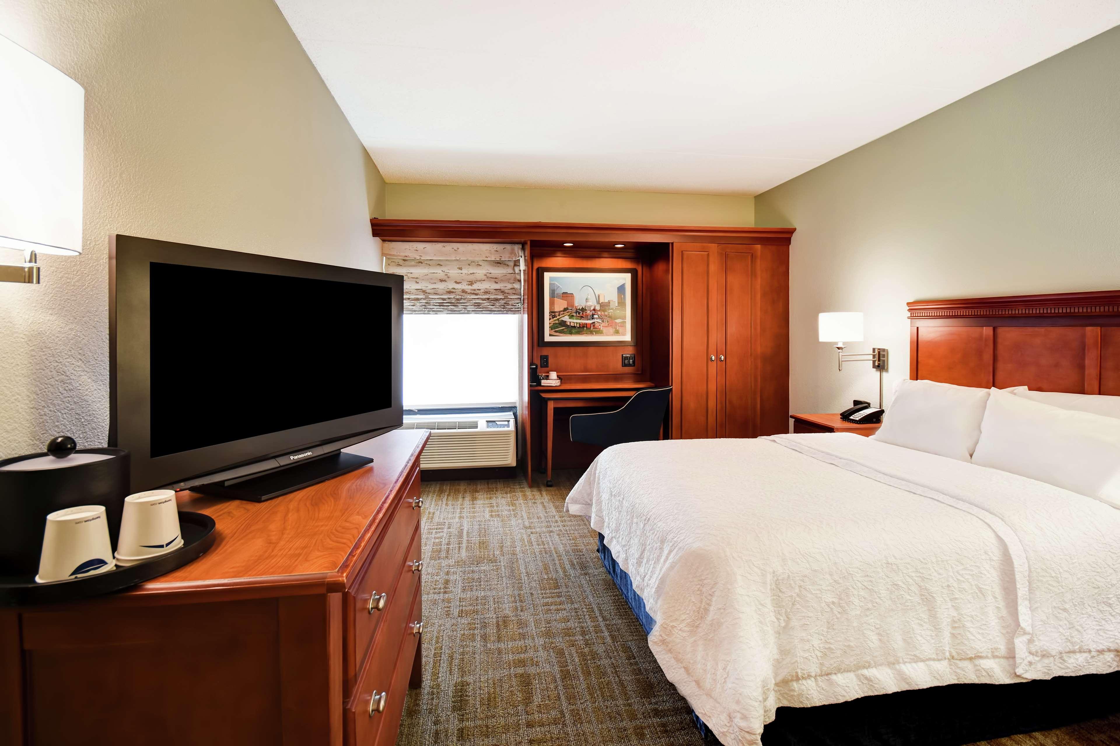 Hampton Inn St. Louis - Westport Maryland Heights Extérieur photo
