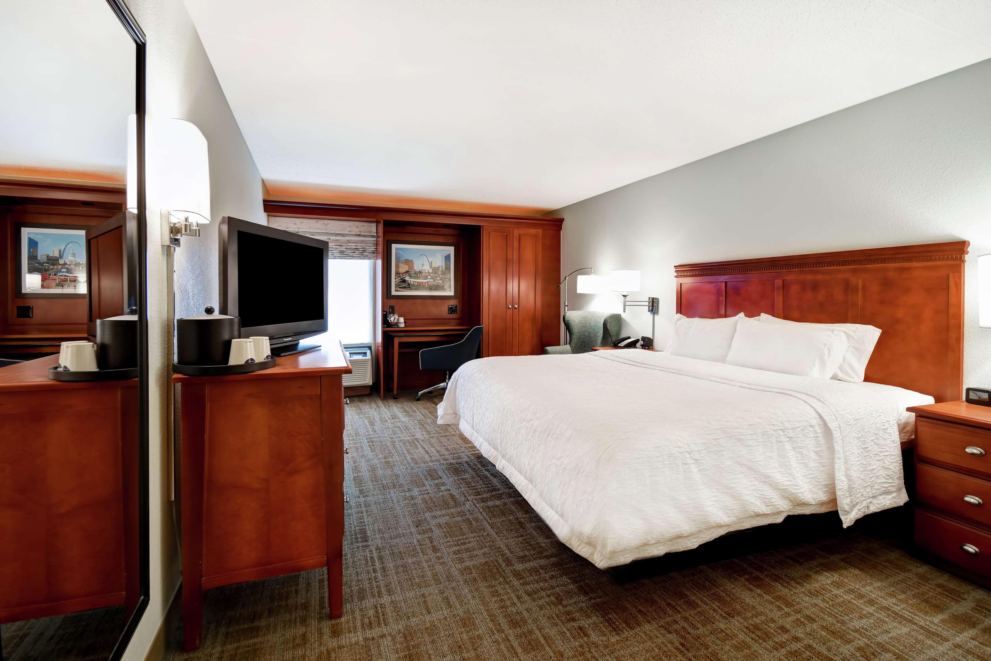 Hampton Inn St. Louis - Westport Maryland Heights Extérieur photo